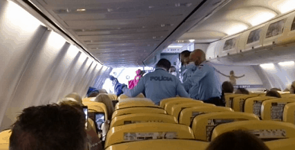 Volo per Tenerife dirottato a Lisbona, rissa in aereo