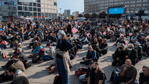 Berlino: proteste contro misure anti-covid, diversi feriti