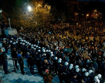 Polonia: proteste aborto, esercito contro il paese