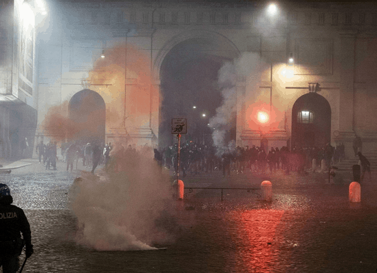 Roma: Proteste in piazza del popolo