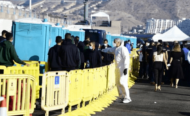 Isole Canarie: la croce rossa smonta il campo di migranti di Arguineguìn