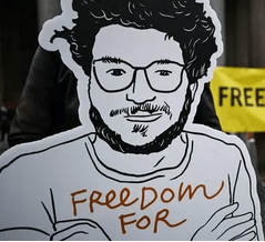 Egitto: Patrick Zaki rimane ancora in carcere, lo studente rischia fino a 25 anni